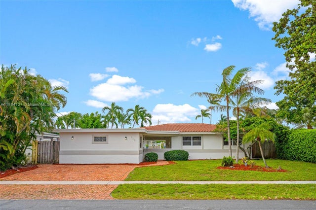1 of 49 - 230 Se 9th St, Pompano Beach, FL