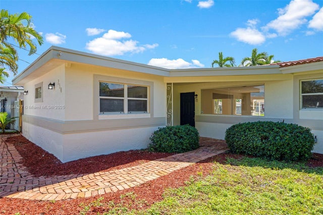 2 of 49 - 230 Se 9th St, Pompano Beach, FL