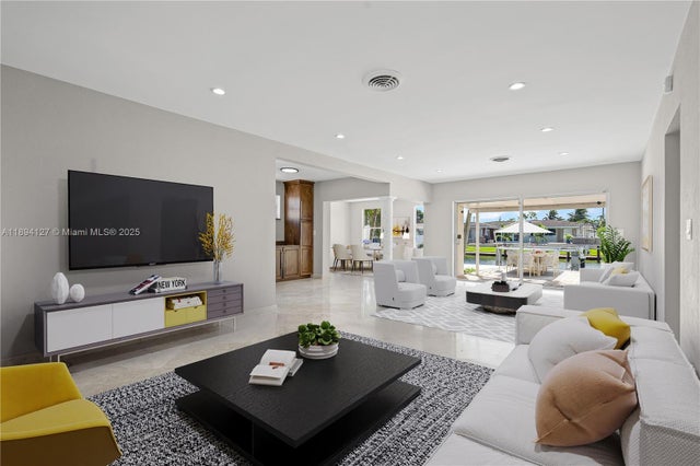 3 of 49 - 230 Se 9th St, Pompano Beach, FL