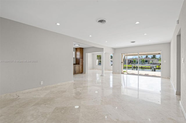 4 of 49 - 230 Se 9th St, Pompano Beach, FL