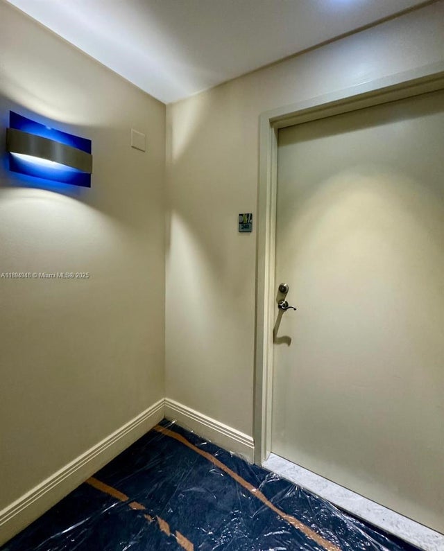 1 of 26 - 185 Sw 7th St 2411, Miami, FL