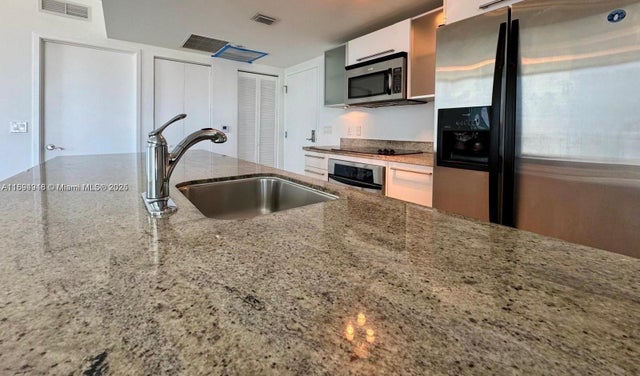 3 of 26 - 185 Sw 7th St 2411, Miami, FL