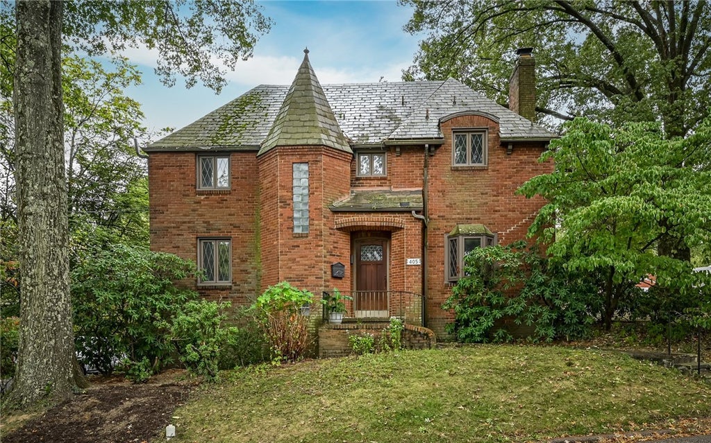 405 Edgewood Rd, Forest Hills Boro