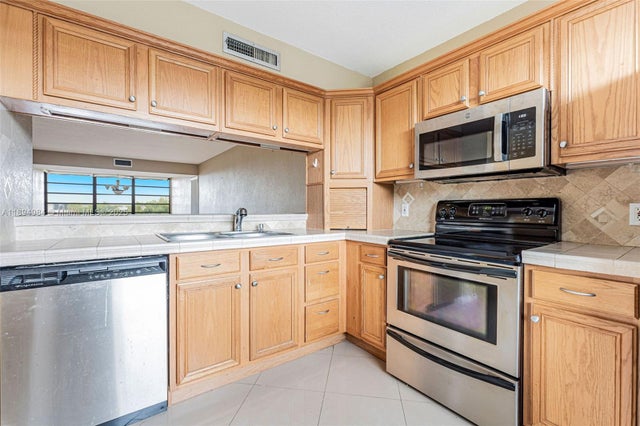 1 of 36 - 1705 Whitehall Dr 401, Davie, FL