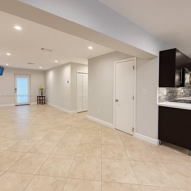 3 of 25 - 9510 Sw 45th St, Miami, FL