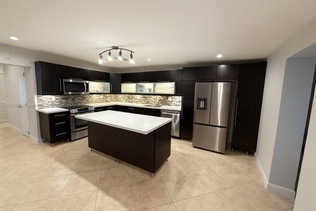 5 of 25 - 9510 Sw 45th St, Miami, FL