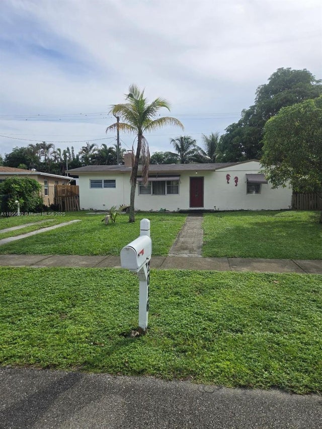 1 of 4 - 2016 Eagle Dr, Palm Beach, FL