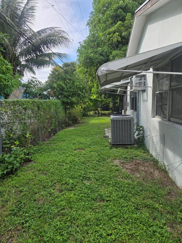 2 of 4 - 2016 Eagle Dr, Palm Beach, FL