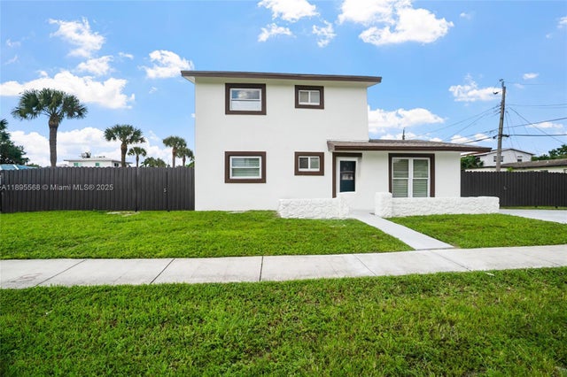 1 of 42 - 301 Sw 12th Ave, Dania Beach, FL