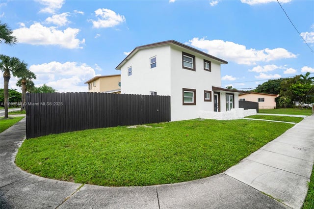2 of 42 - 301 Sw 12th Ave, Dania Beach, FL