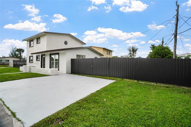 3 of 42 - 301 Sw 12th Ave, Dania Beach, FL