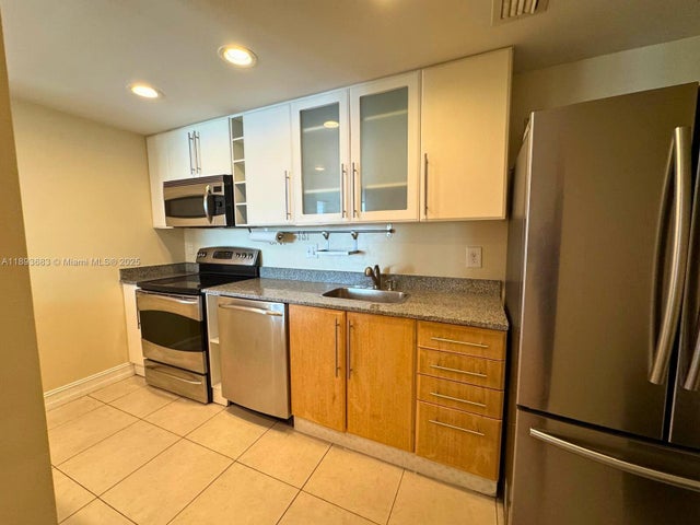 4 of 21 - 275 Ne 18th St 808, Miami, FL