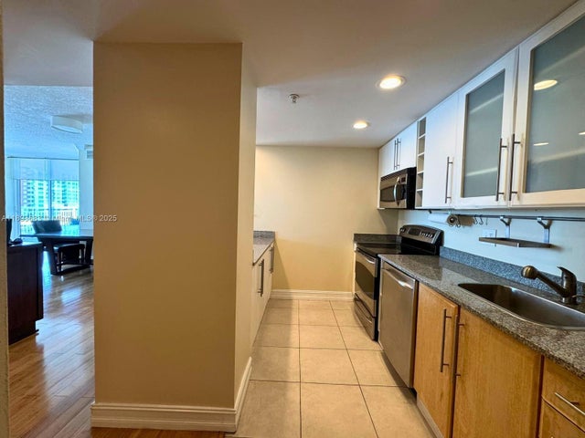 5 of 21 - 275 Ne 18th St 808, Miami, FL