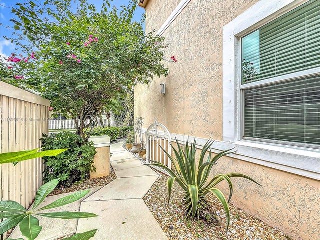 3 of 40 - 15329 Sw 51st St, Davie, FL