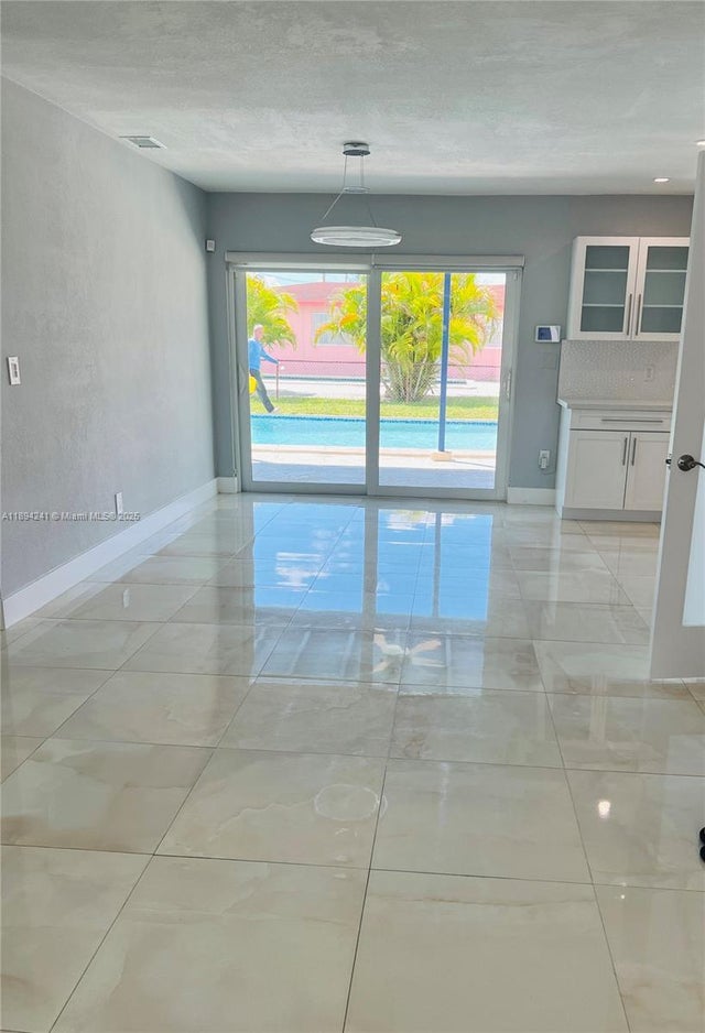 3 of 37 - 8700 Sw 42nd Ter, Miami, FL