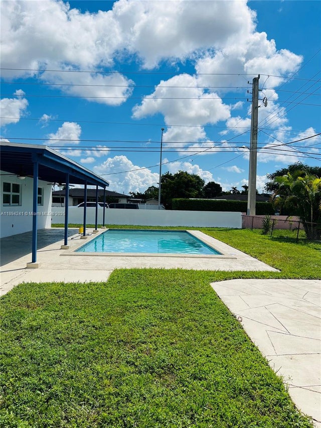 4 of 37 - 8700 Sw 42nd Ter, Miami, FL