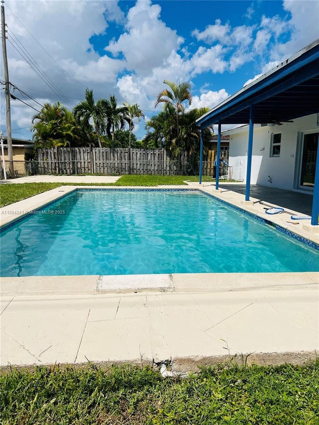 5 of 37 - 8700 Sw 42nd Ter, Miami, FL