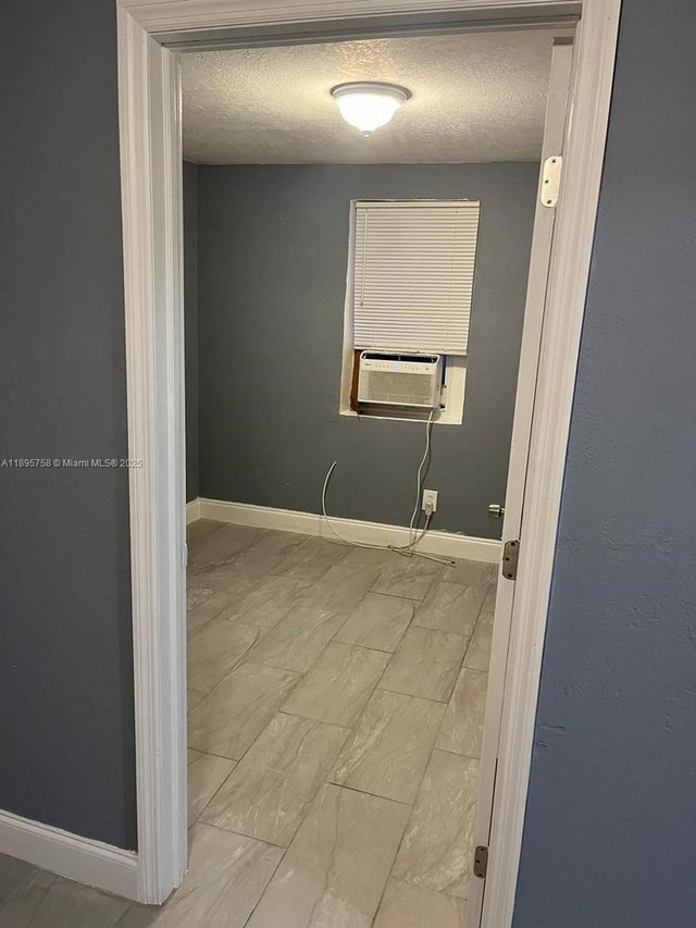 3 of 11 - 1279 Nw 9th Ave, Florida City, FL
