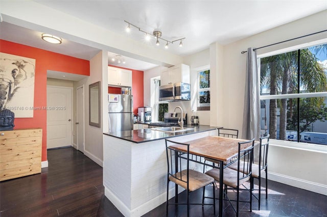 4 of 26 - 1320 Drexel Ave 200, Miami Beach, FL