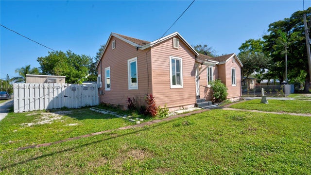 3 of 21 - 1023 N 25th Ave, Hollywood, FL