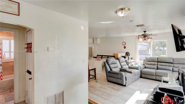 4 of 21 - 1023 N 25th Ave, Hollywood, FL