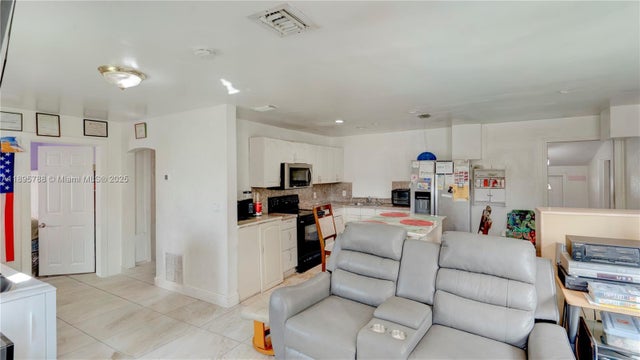 5 of 21 - 1023 N 25th Ave, Hollywood, FL
