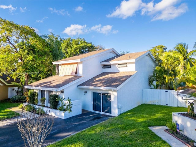 1 of 22 - 8211 Sw 39th Ct, Davie, FL