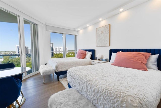 4 of 21 - 7000 Island Blvd 1402, Aventura, FL