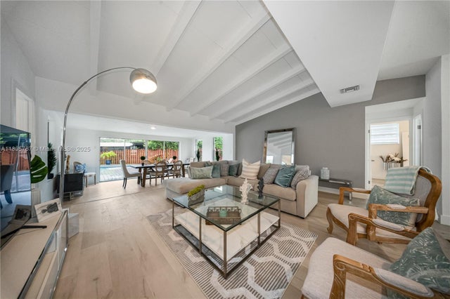 5 of 25 - 2406 Marathon Ln, Fort Lauderdale, FL