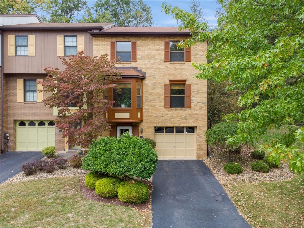 162 Glenwood Drive, Monroeville