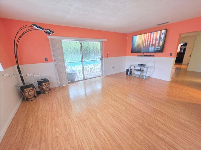 4 of 36 - 21 Ne 161st, Miami, FL