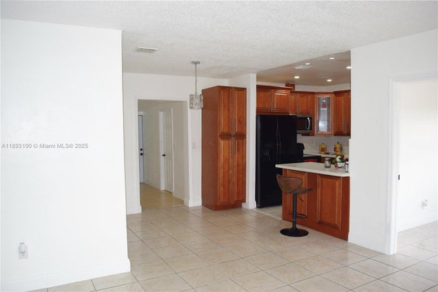 3 of 12 - 18600 Nw 42nd Pl, Miami Gardens, FL