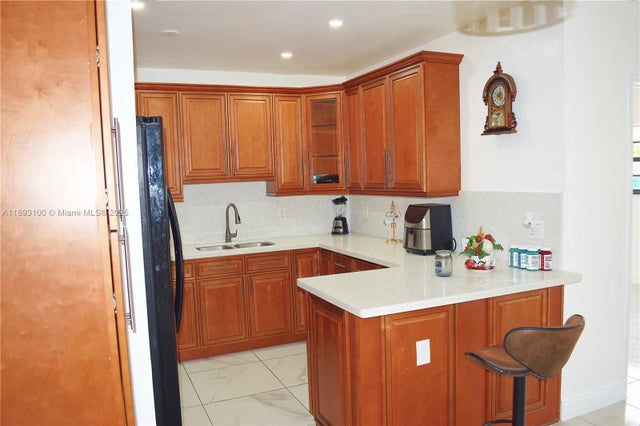 4 of 12 - 18600 Nw 42nd Pl, Miami Gardens, FL