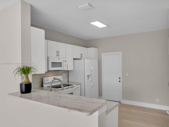 5 of 40 - 3738 San Simeon Cir, Weston, FL