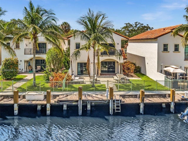 1 of 46 - 2901 Hidden Harbour St, Dania Beach, FL
