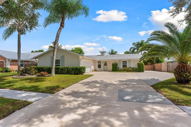 1 of 28 - 112 Prado St, Royal Palm Beach, FL
