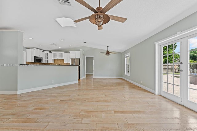 4 of 28 - 112 Prado St, Royal Palm Beach, FL