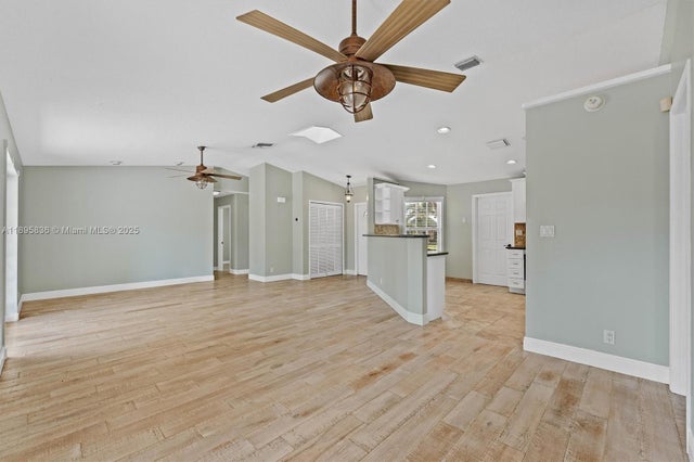5 of 28 - 112 Prado St, Royal Palm Beach, FL