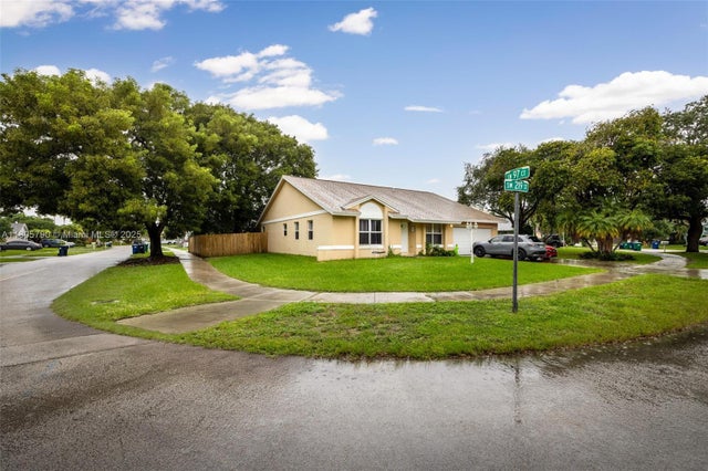 1 of 25 - 9730 Sw 219th St, Cutler Bay, FL
