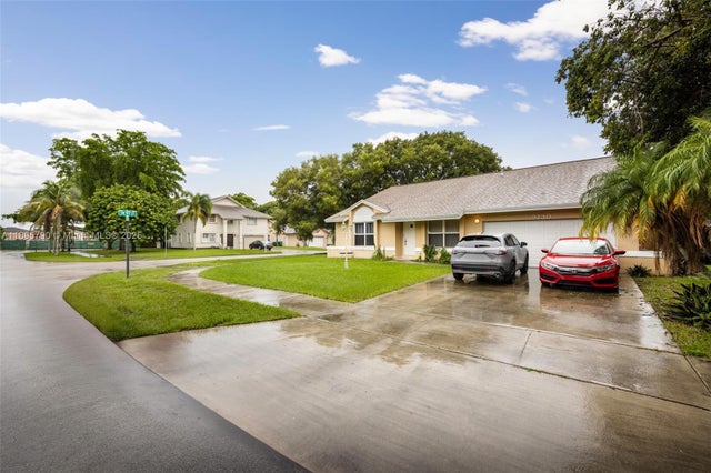 3 of 25 - 9730 Sw 219th St, Cutler Bay, FL
