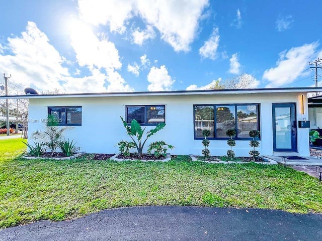 1 of 20 - 3049 Nw 6th Ave, Wilton Manors, FL