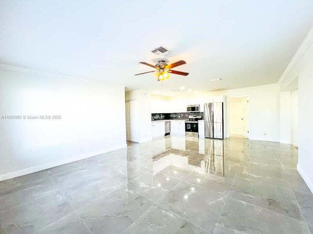 4 of 20 - 3049 Nw 6th Ave, Wilton Manors, FL