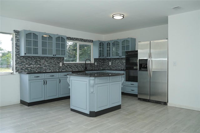 Photo of Listing #A11895065