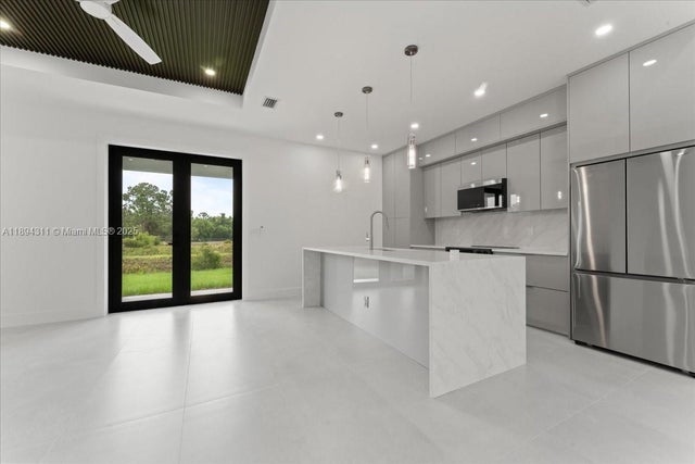 4 of 32 - 731 Colyer St E, Lehigh Acres, FL