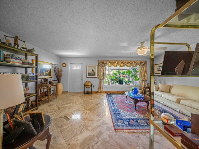 4 of 40 - 8520 Sw 179th St, Palmetto Bay, FL