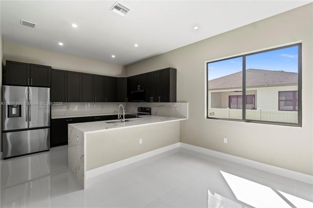 5 of 36 - 2725 Nw 21st Ave, Oakland Park, FL