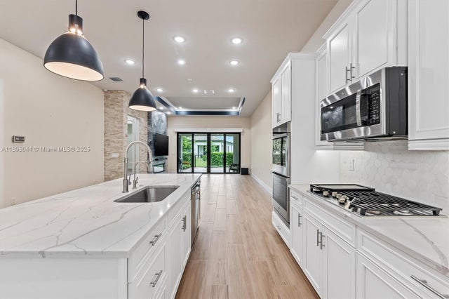 3 of 43 - 7467 S Blue Spring Dr, Parkland, FL