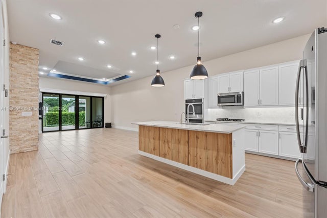 4 of 43 - 7467 S Blue Spring Dr, Parkland, FL