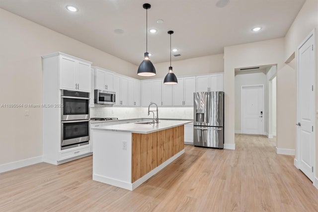 5 of 43 - 7467 S Blue Spring Dr, Parkland, FL