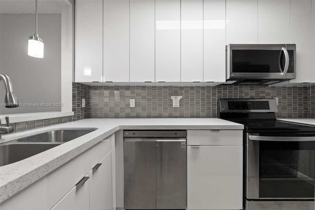 3586 N University Dr U-6, Coral Springs